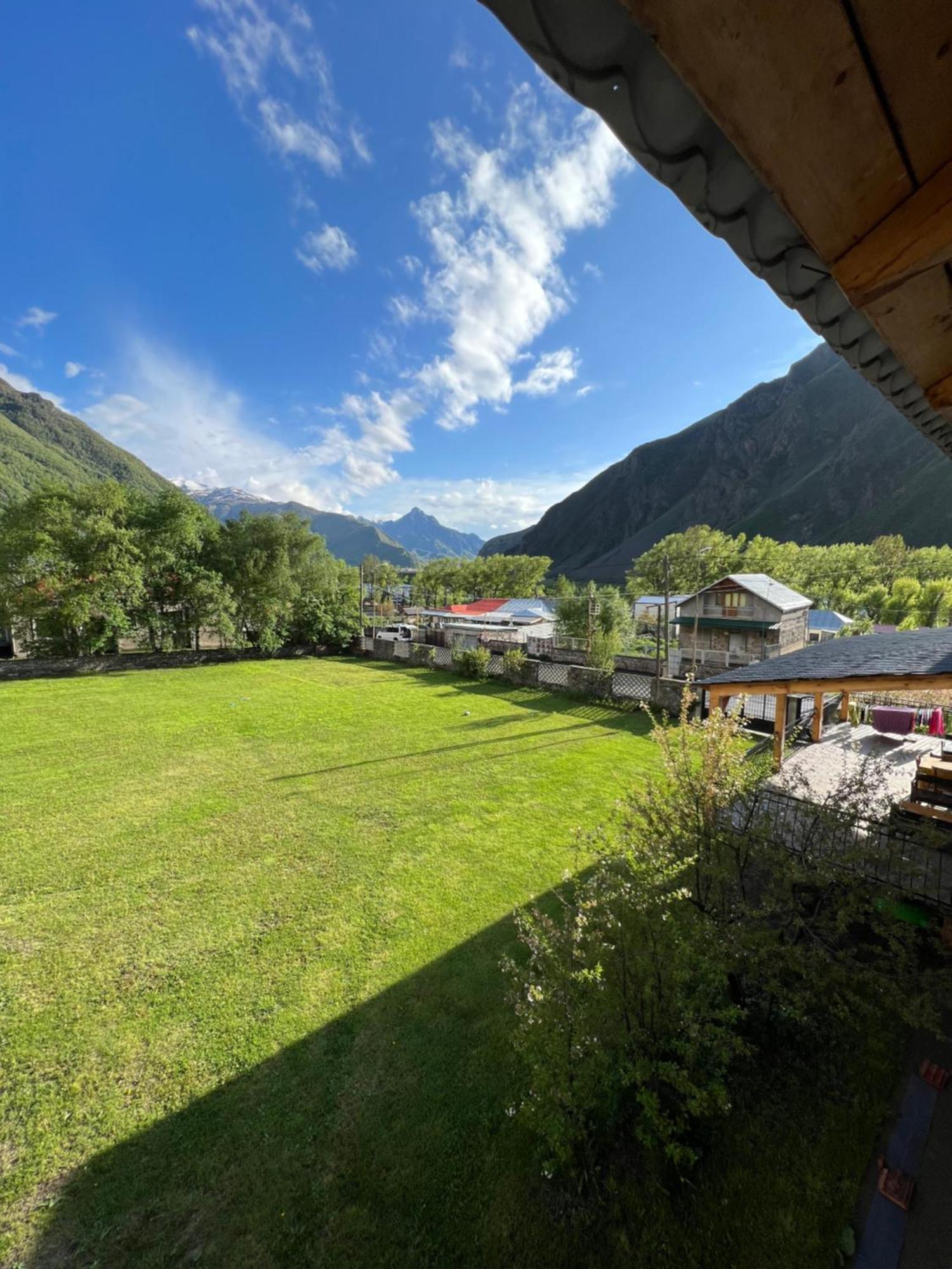 Guest House 15 Kazbegi Exterior photo