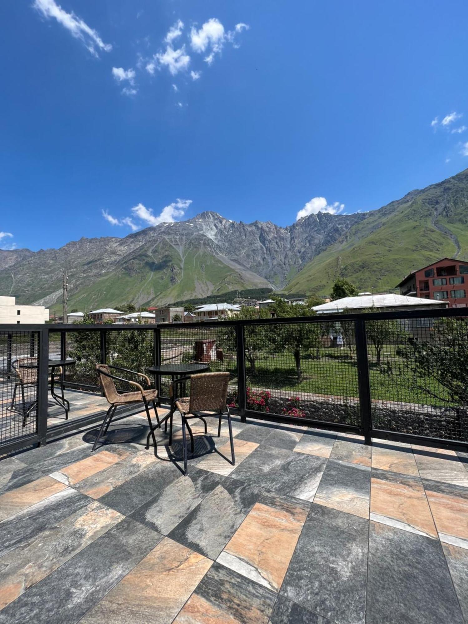 Guest House 15 Kazbegi Exterior photo