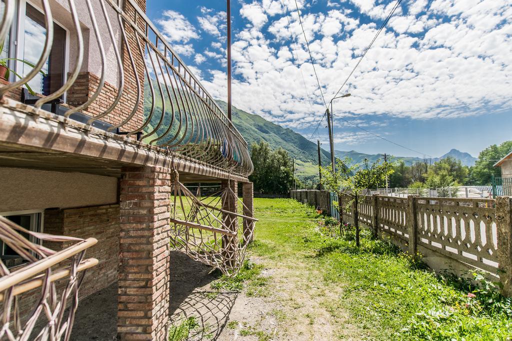 Guest House 15 Kazbegi Exterior photo